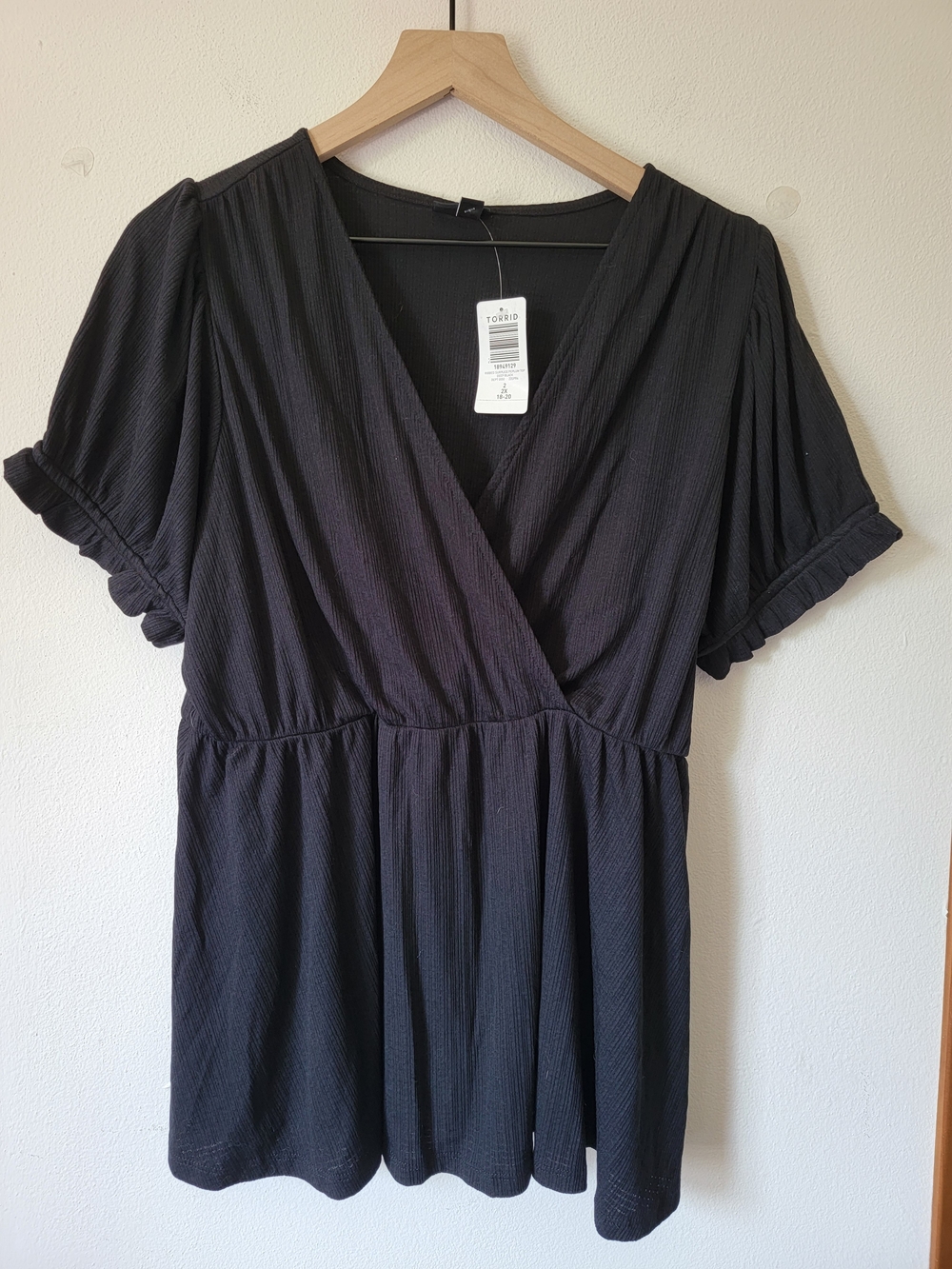 torrid Ribbed Surplice Short Puff Sleeve Peplum Top Black Size 18/20 NWT